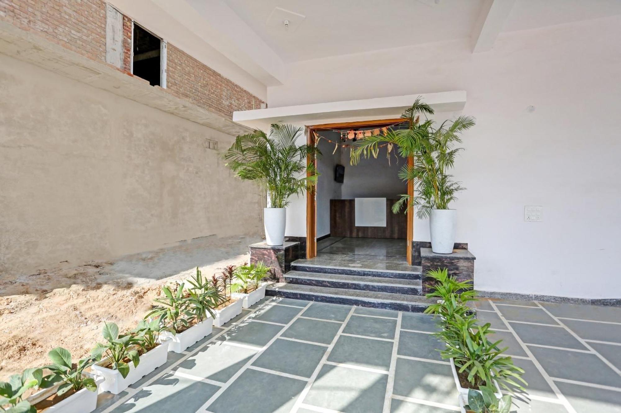 Отель Collection O The Royal Fern Farrukhnagar Экстерьер фото