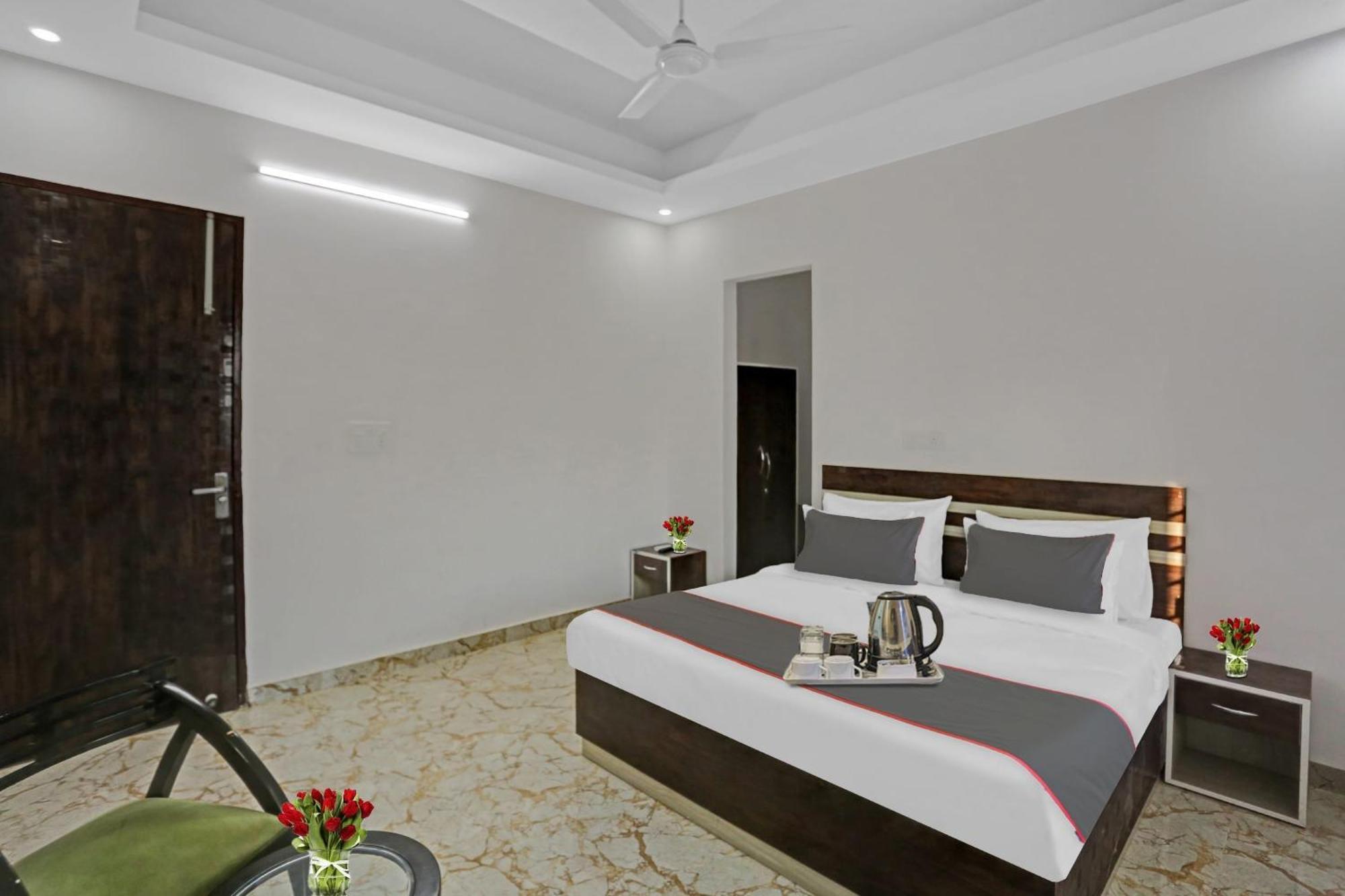 Отель Collection O The Royal Fern Farrukhnagar Экстерьер фото
